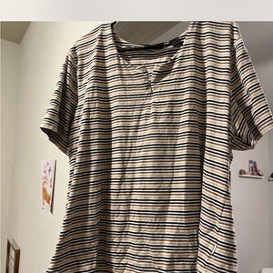 Casual Striped Short Sleeve Tee in Black and Tan